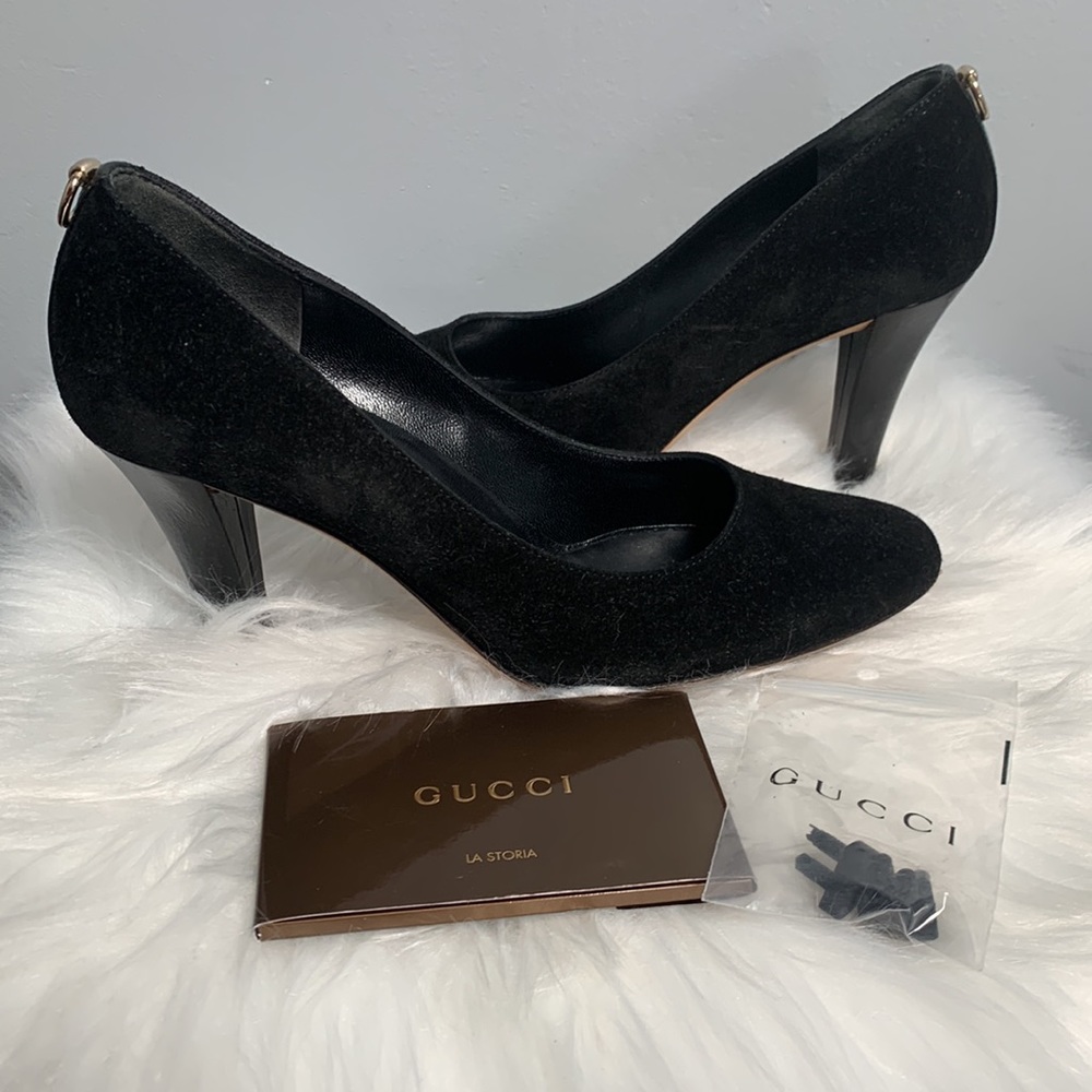 Authentic Gucci black suede pumps with gold decal - Picture 6 of 17